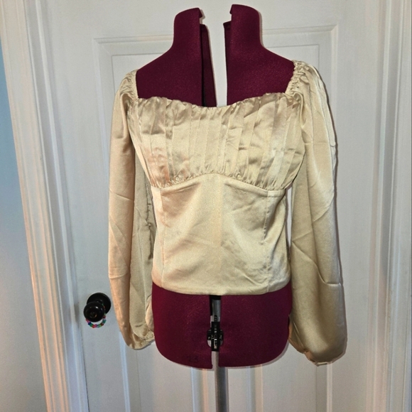 Abercrombie & Fitch NWT Cream Satin Crop Top - Picture 1 of 9